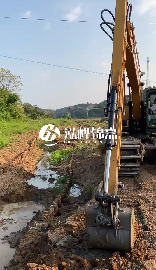 青島河道清淤專(zhuān)業(yè)施工-水挖機(jī)清淤適合哪些河道狀況？
