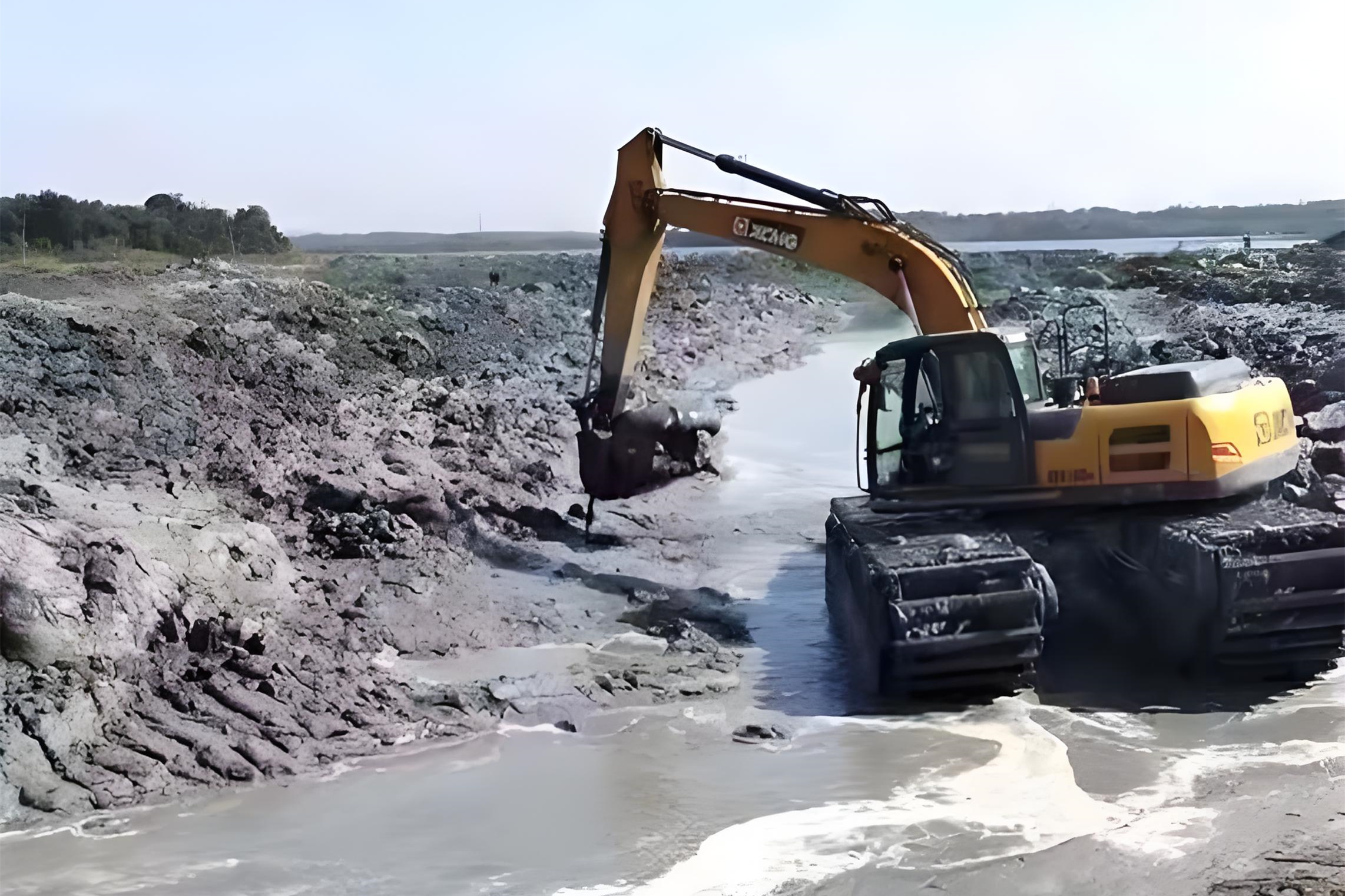 河南水挖清淤團(tuán)隊(duì)泓樺錦嘉-挖淤泥用什么機(jī)械好？