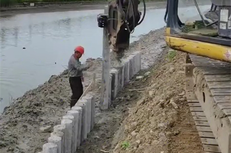 水泥樁批發(fā)廠(chǎng)家泓樺錦嘉-和真木樁比價(jià)格貴多少？