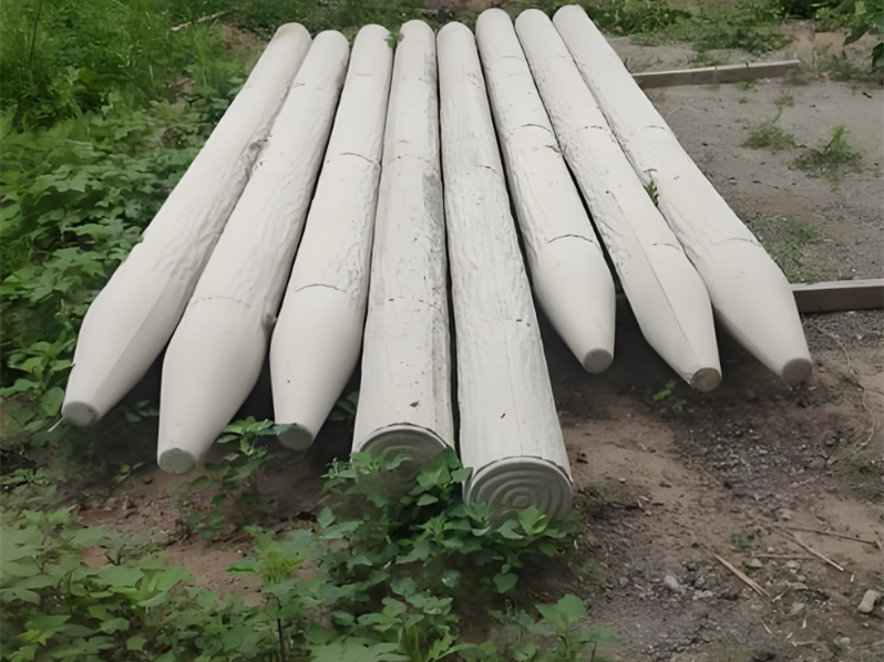 水泥樁批發(fā)廠家泓樺錦嘉-水泥仿木樁適合哪些場景使用？